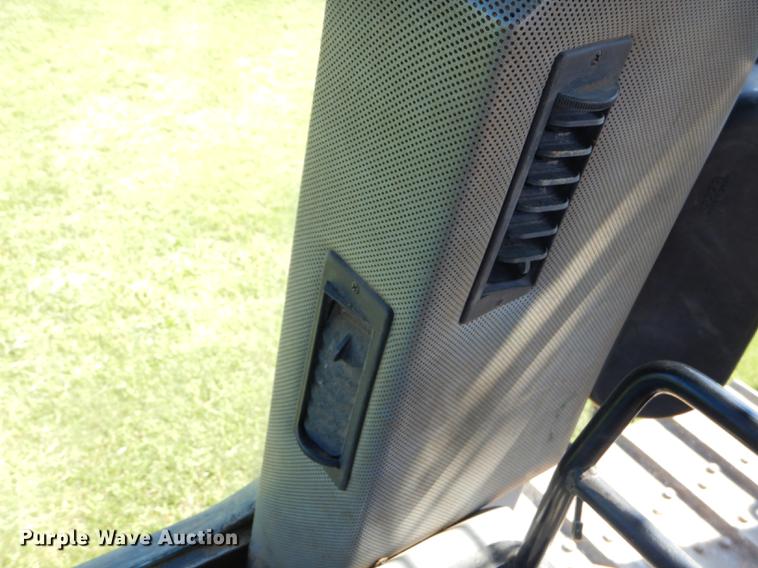 image for item FH9440 2001 John Deere 750C Series II LGP dozer