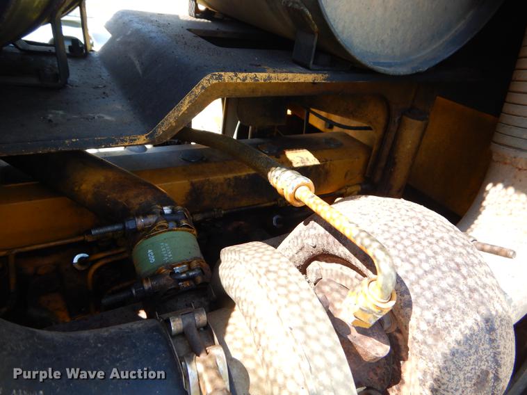 image for item FH9440 2001 John Deere 750C Series II LGP dozer