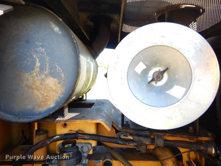 image for item FH9440 2001 John Deere 750C Series II LGP dozer