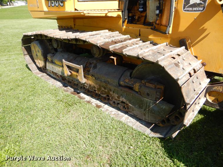 image for item FH9440 2001 John Deere 750C Series II LGP dozer