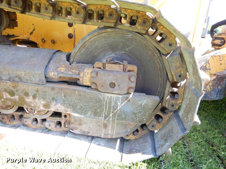 image for item FH9440 2001 John Deere 750C Series II LGP dozer