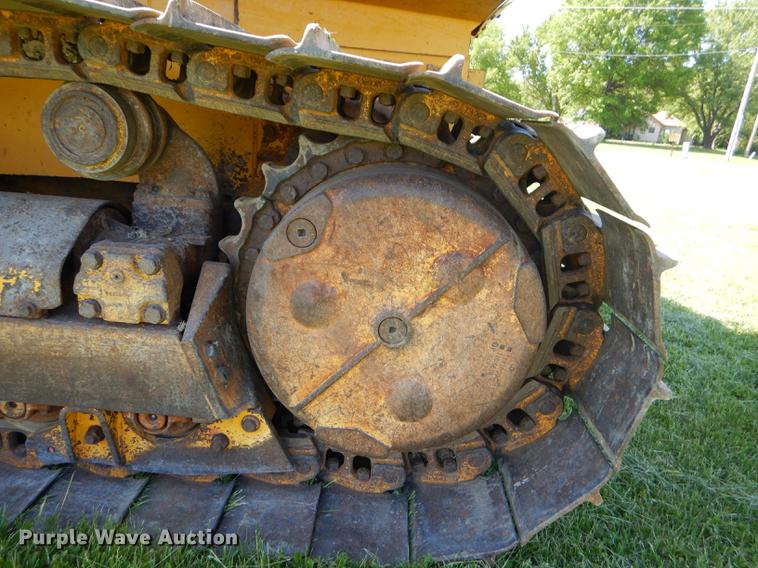 image for item FH9440 2001 John Deere 750C Series II LGP dozer