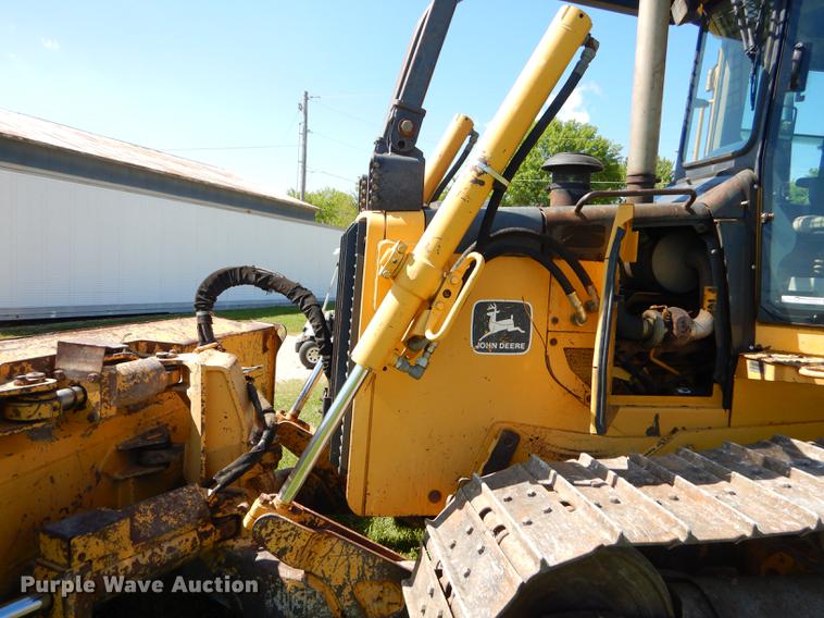 image for item FH9440 2001 John Deere 750C Series II LGP dozer
