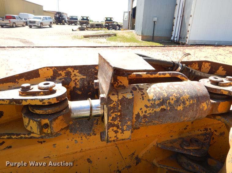 image for item FH9440 2001 John Deere 750C Series II LGP dozer