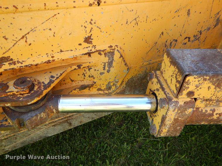 image for item FH9440 2001 John Deere 750C Series II LGP dozer