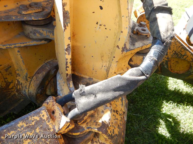 image for item FH9440 2001 John Deere 750C Series II LGP dozer