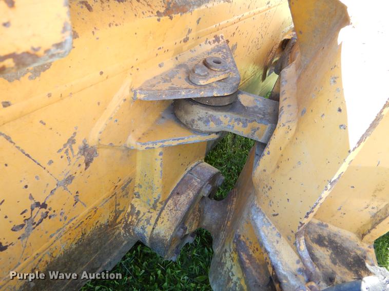 image for item FH9440 2001 John Deere 750C Series II LGP dozer