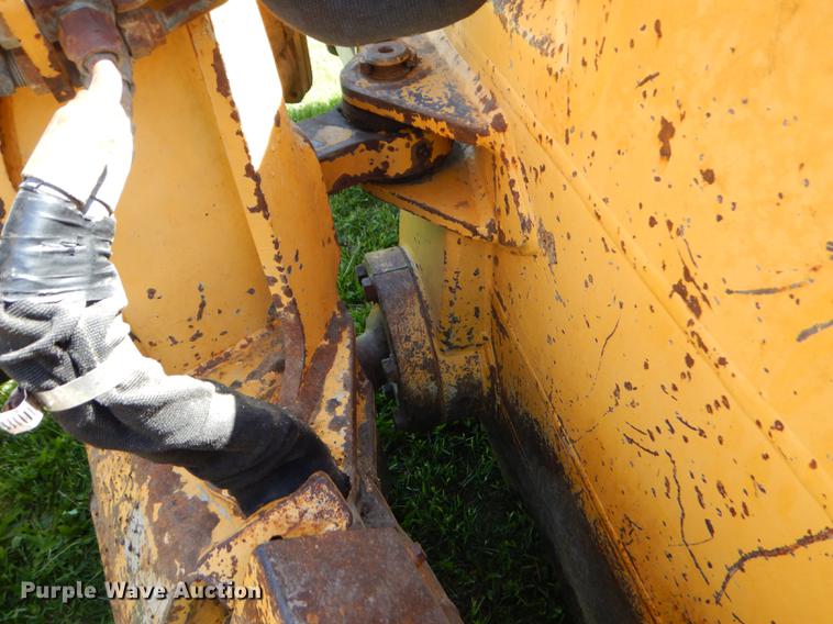 image for item FH9440 2001 John Deere 750C Series II LGP dozer