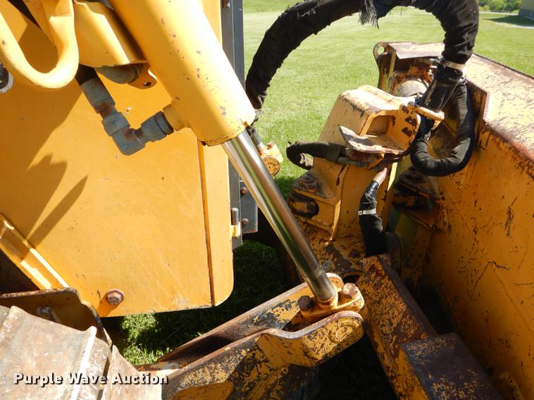 image for item FH9440 2001 John Deere 750C Series II LGP dozer