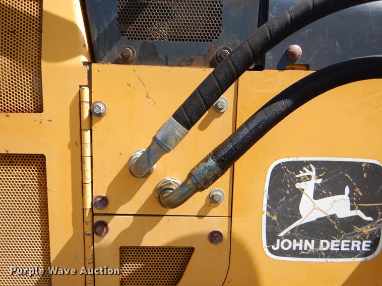 image for item FH9440 2001 John Deere 750C Series II LGP dozer