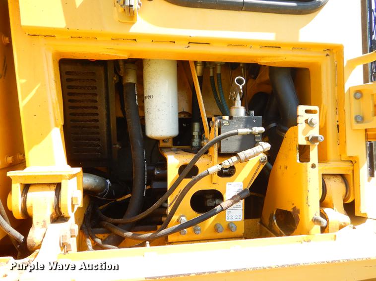 image for item FH9440 2001 John Deere 750C Series II LGP dozer