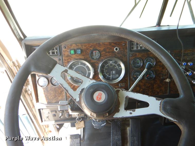 image for item FH9494 1994 Kenworth T800 dump truck