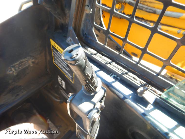 image for item FH9497 1998 John Deere 7775 skid steer