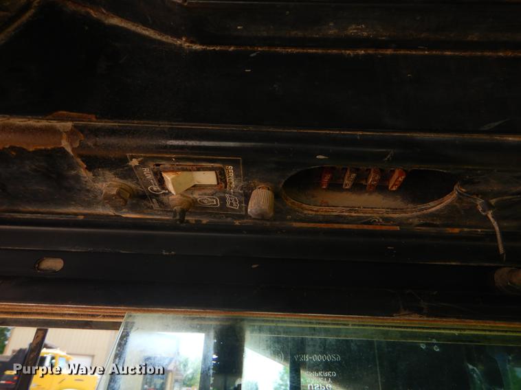 image for item FH9497 1998 John Deere 7775 skid steer