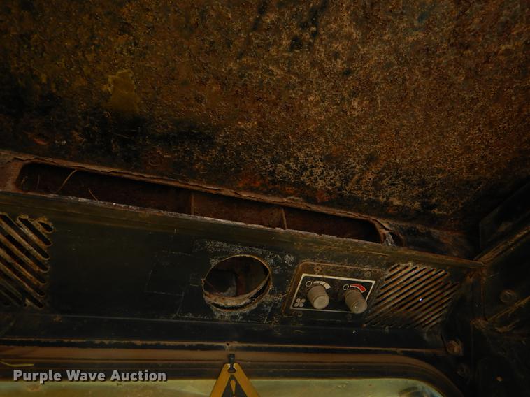 image for item FH9497 1998 John Deere 7775 skid steer