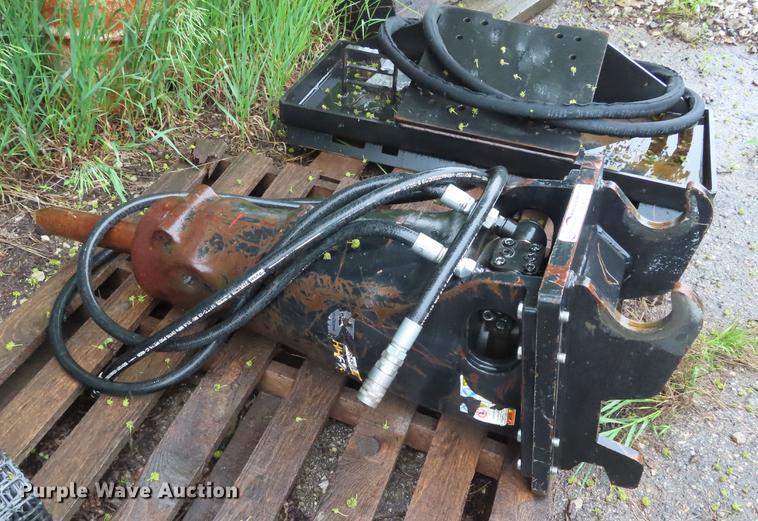 image for item FJ9121 John Deere HH60 breaker