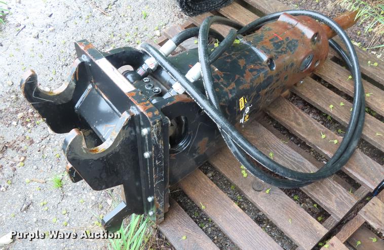 image for item FJ9121 John Deere HH60 breaker