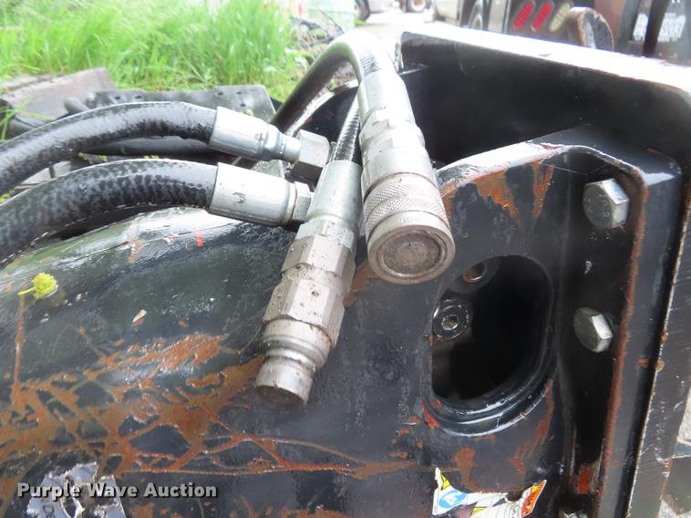 image for item FJ9121 John Deere HH60 breaker