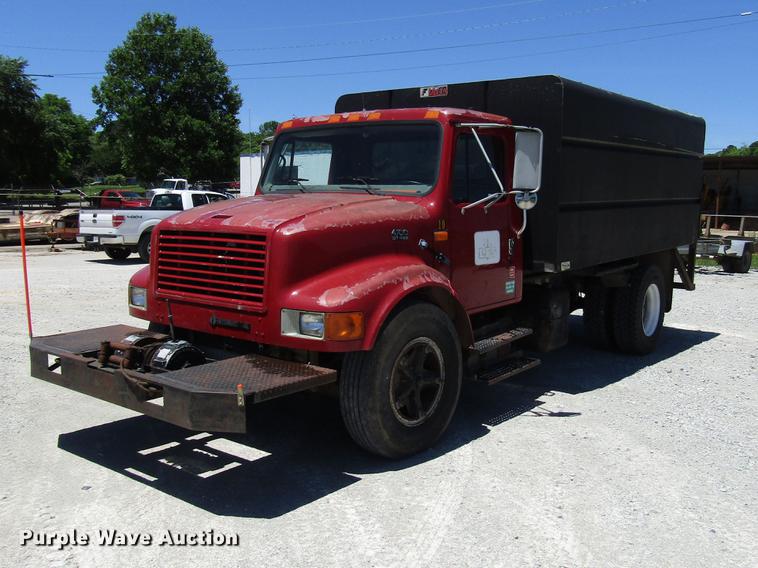 image for item FJ9677 1995 International 4700 chipper truck