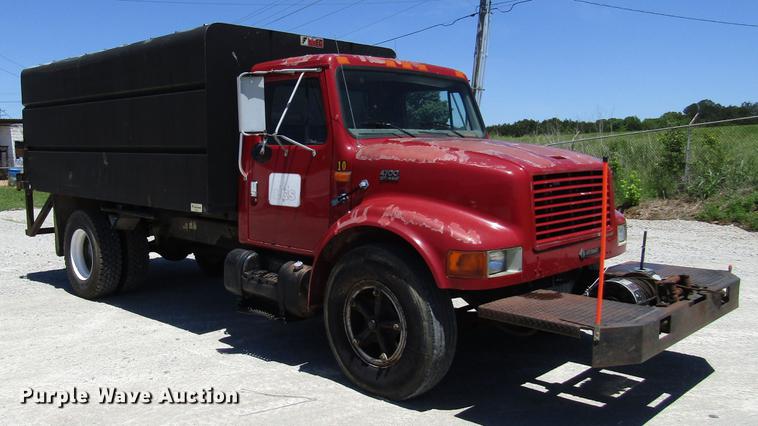 image for item FJ9677 1995 International 4700 chipper truck