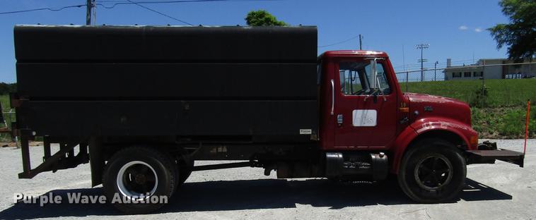 image for item FJ9677 1995 International 4700 chipper truck