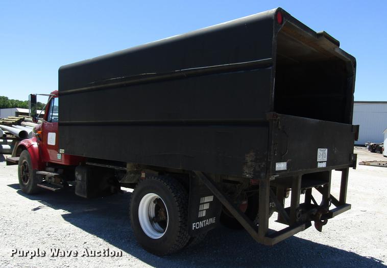 image for item FJ9677 1995 International 4700 chipper truck