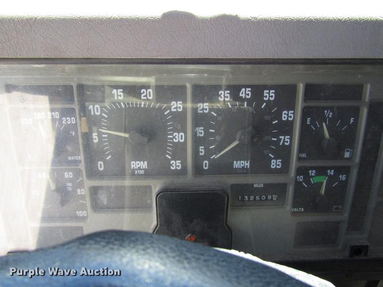 image for item FJ9677 1995 International 4700 chipper truck