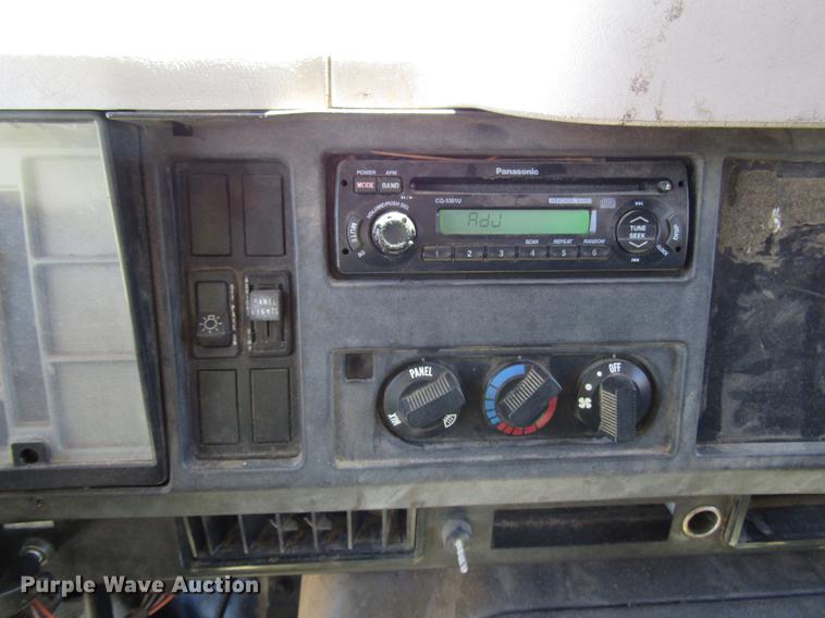 image for item FJ9677 1995 International 4700 chipper truck