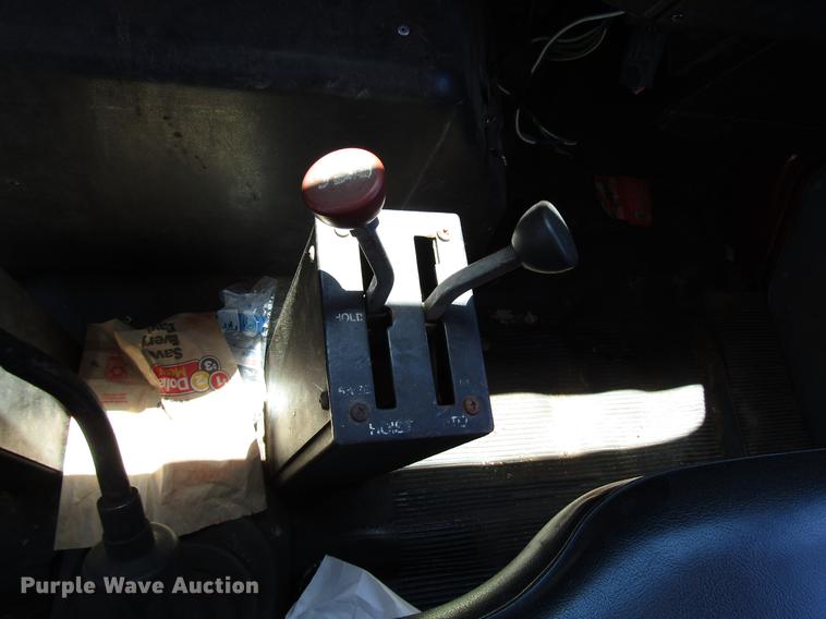 image for item FJ9677 1995 International 4700 chipper truck