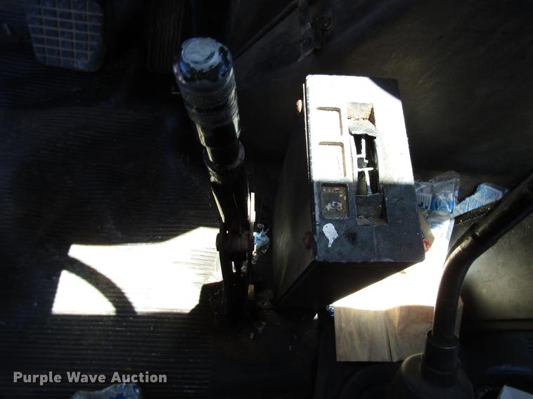 image for item FJ9677 1995 International 4700 chipper truck