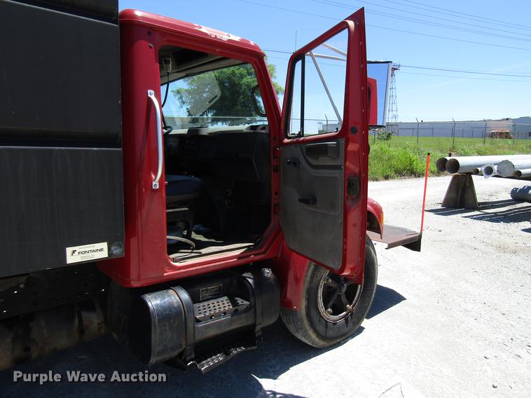 image for item FJ9677 1995 International 4700 chipper truck