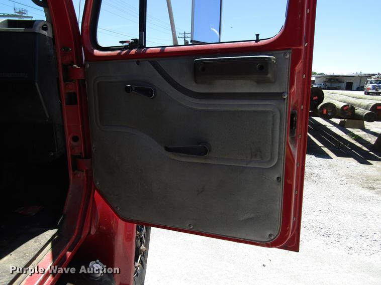 image for item FJ9677 1995 International 4700 chipper truck
