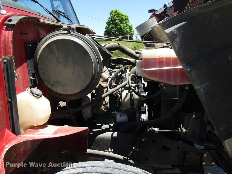 image for item FJ9677 1995 International 4700 chipper truck