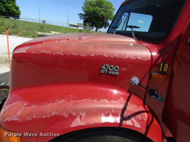 image for item FJ9677 1995 International 4700 chipper truck