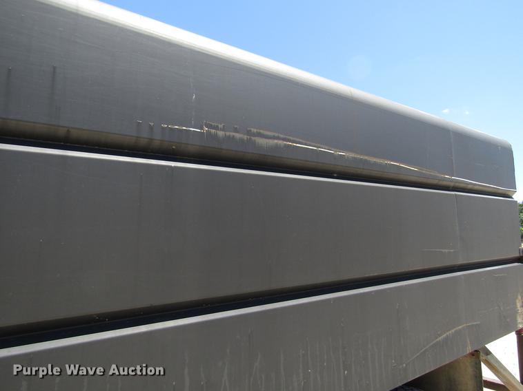 image for item FJ9677 1995 International 4700 chipper truck