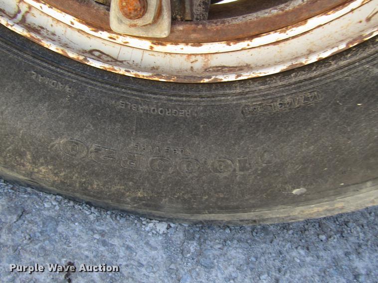 image for item FJ9677 1995 International 4700 chipper truck