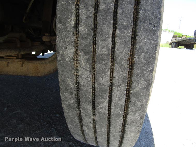 image for item FJ9677 1995 International 4700 chipper truck