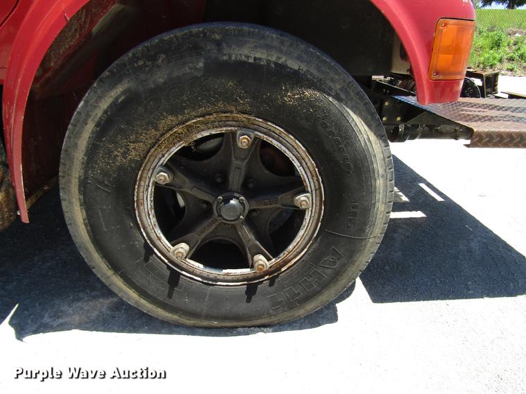 image for item FJ9677 1995 International 4700 chipper truck