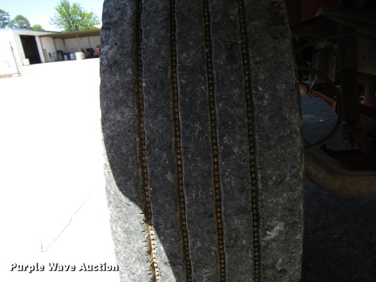 image for item FJ9677 1995 International 4700 chipper truck