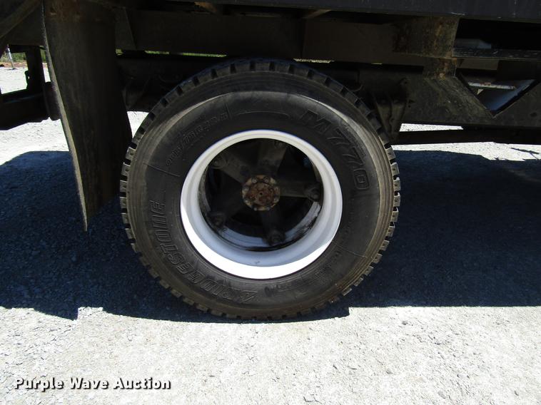 image for item FJ9677 1995 International 4700 chipper truck