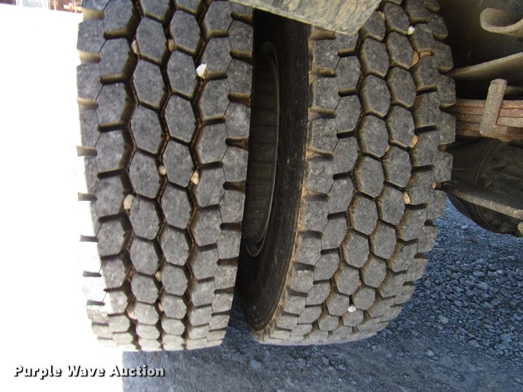 image for item FJ9677 1995 International 4700 chipper truck