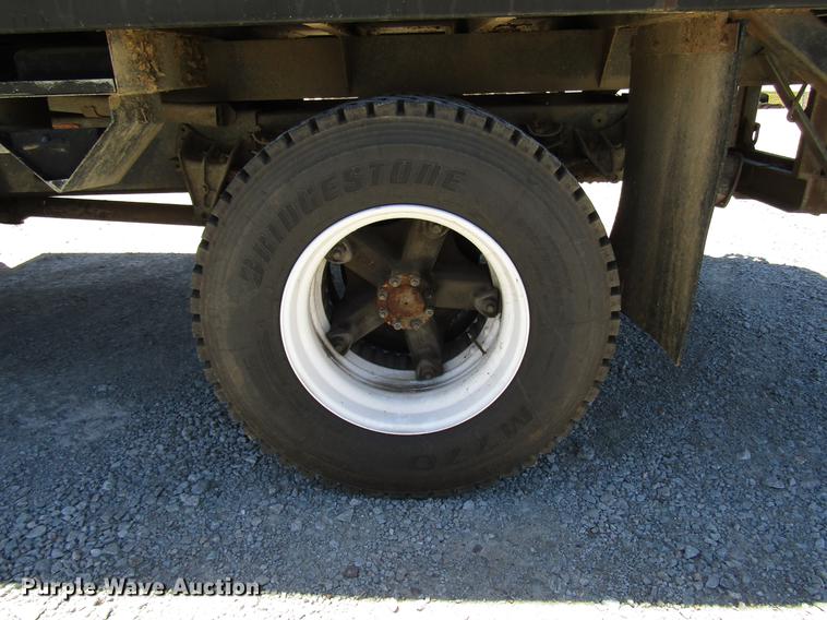 image for item FJ9677 1995 International 4700 chipper truck