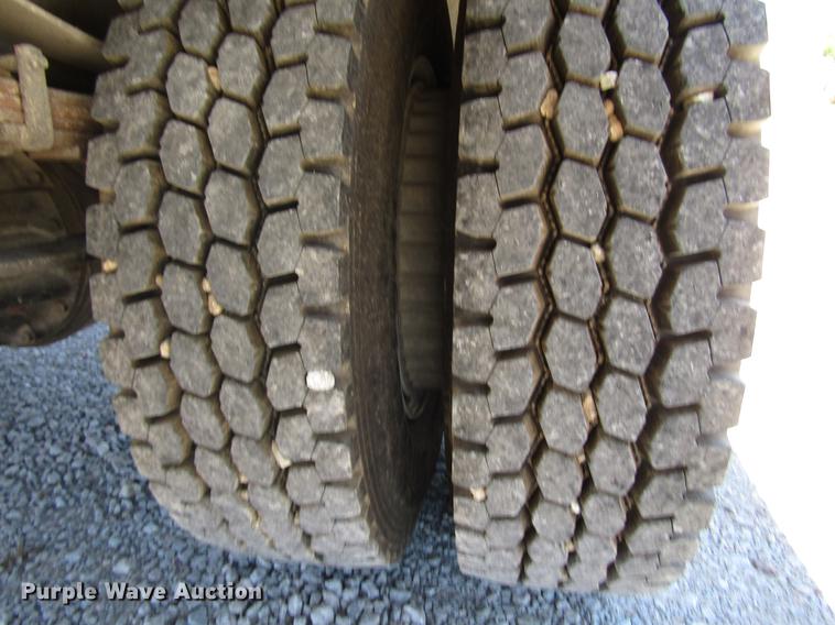 image for item FJ9677 1995 International 4700 chipper truck