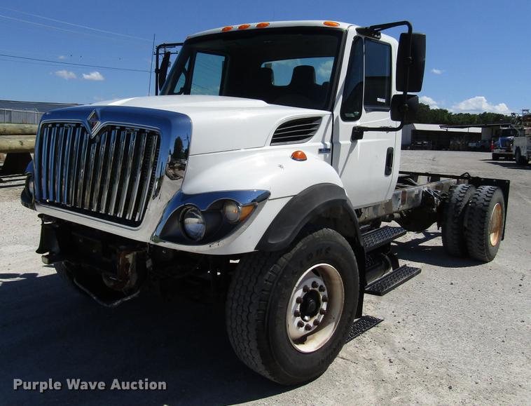 image for item FJ9680 2008 International 7400 truck cab and chassis