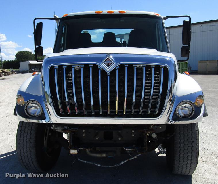 image for item FJ9680 2008 International 7400 truck cab and chassis