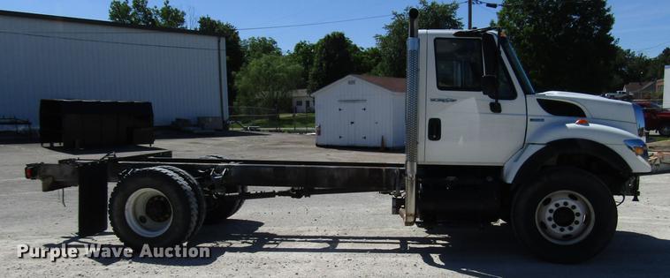 image for item FJ9680 2008 International 7400 truck cab and chassis