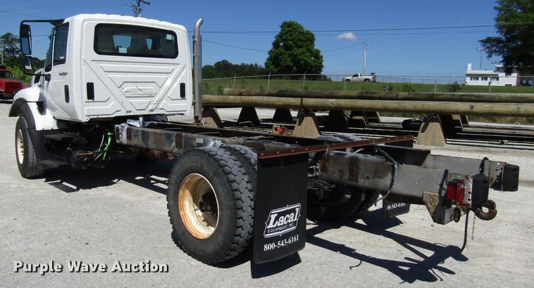 image for item FJ9680 2008 International 7400 truck cab and chassis