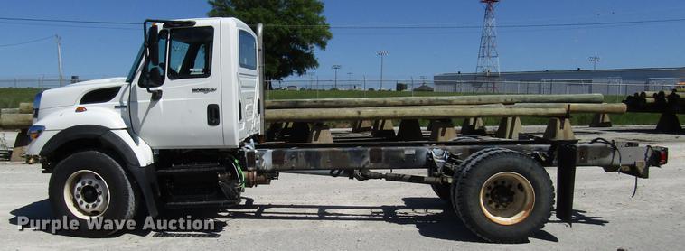 image for item FJ9680 2008 International 7400 truck cab and chassis