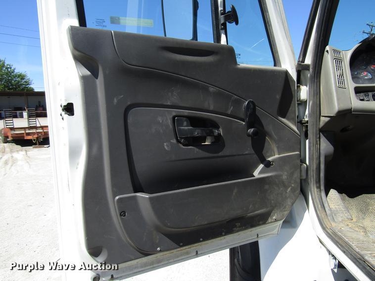 image for item FJ9680 2008 International 7400 truck cab and chassis