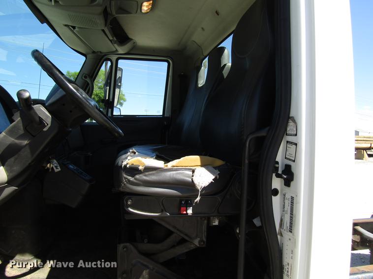image for item FJ9680 2008 International 7400 truck cab and chassis